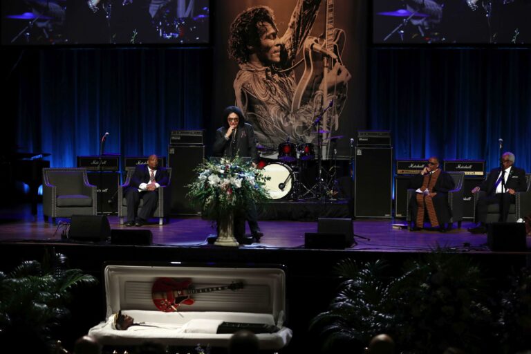 AP Photo/Jeff Roberson