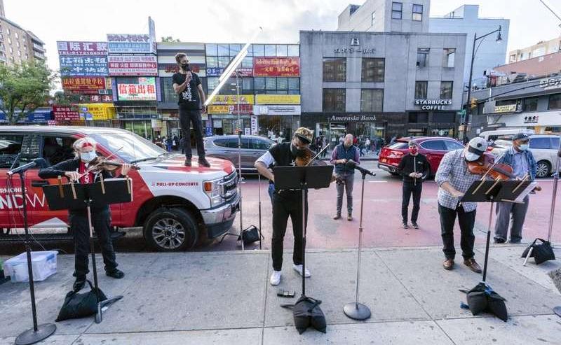 Members of the NY Phil Bandwagon