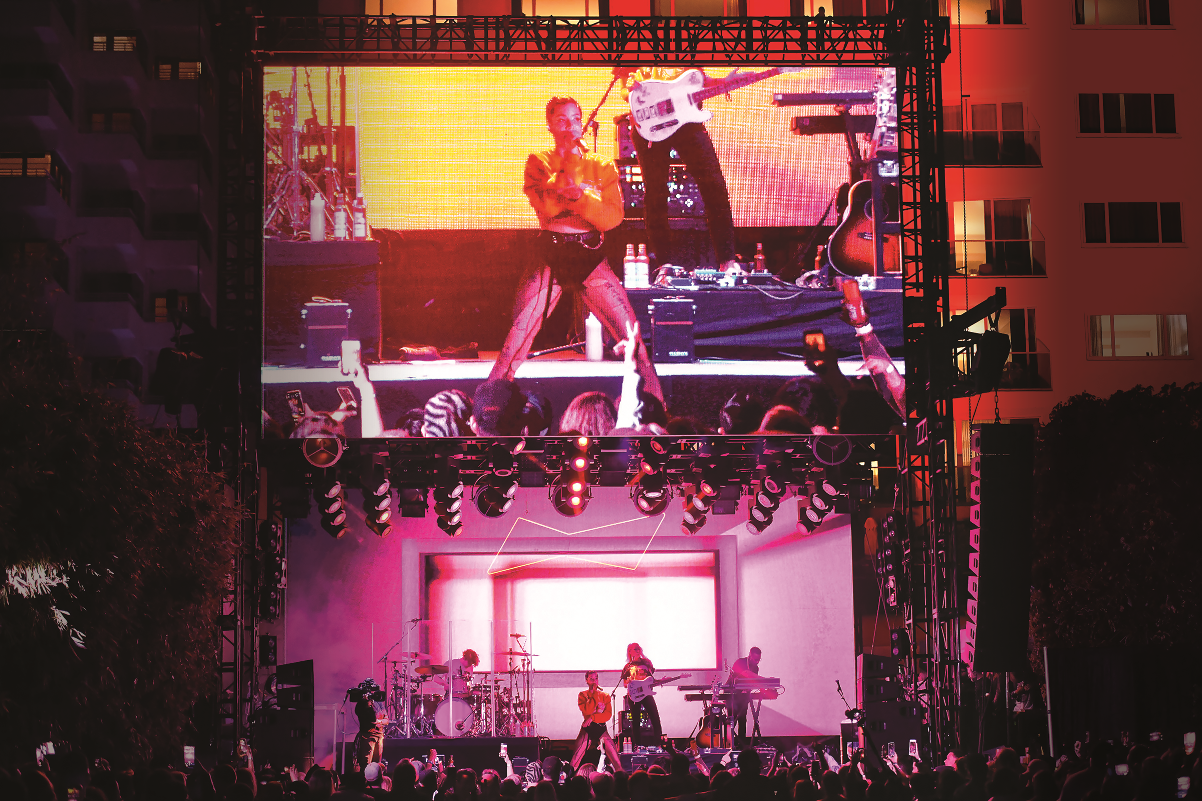 Noam Galai / Getty Images / Budx