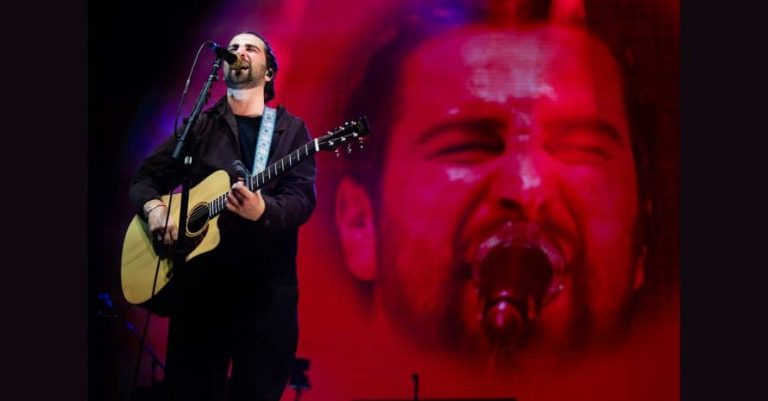 v1 Noah Kahan DonMuret 890x465png