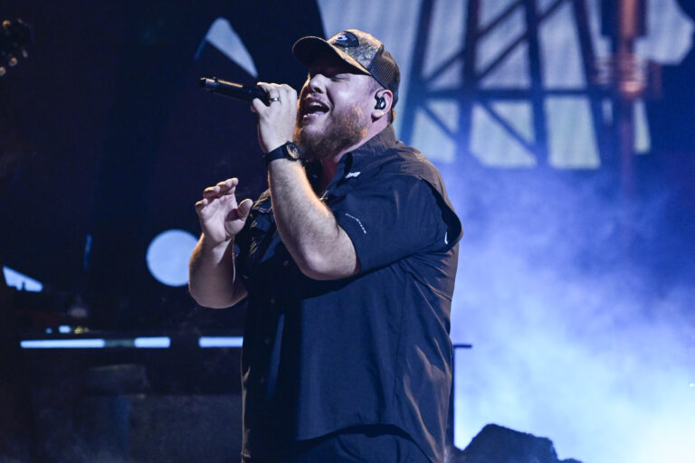 The 58th Annual CMA Awards Show