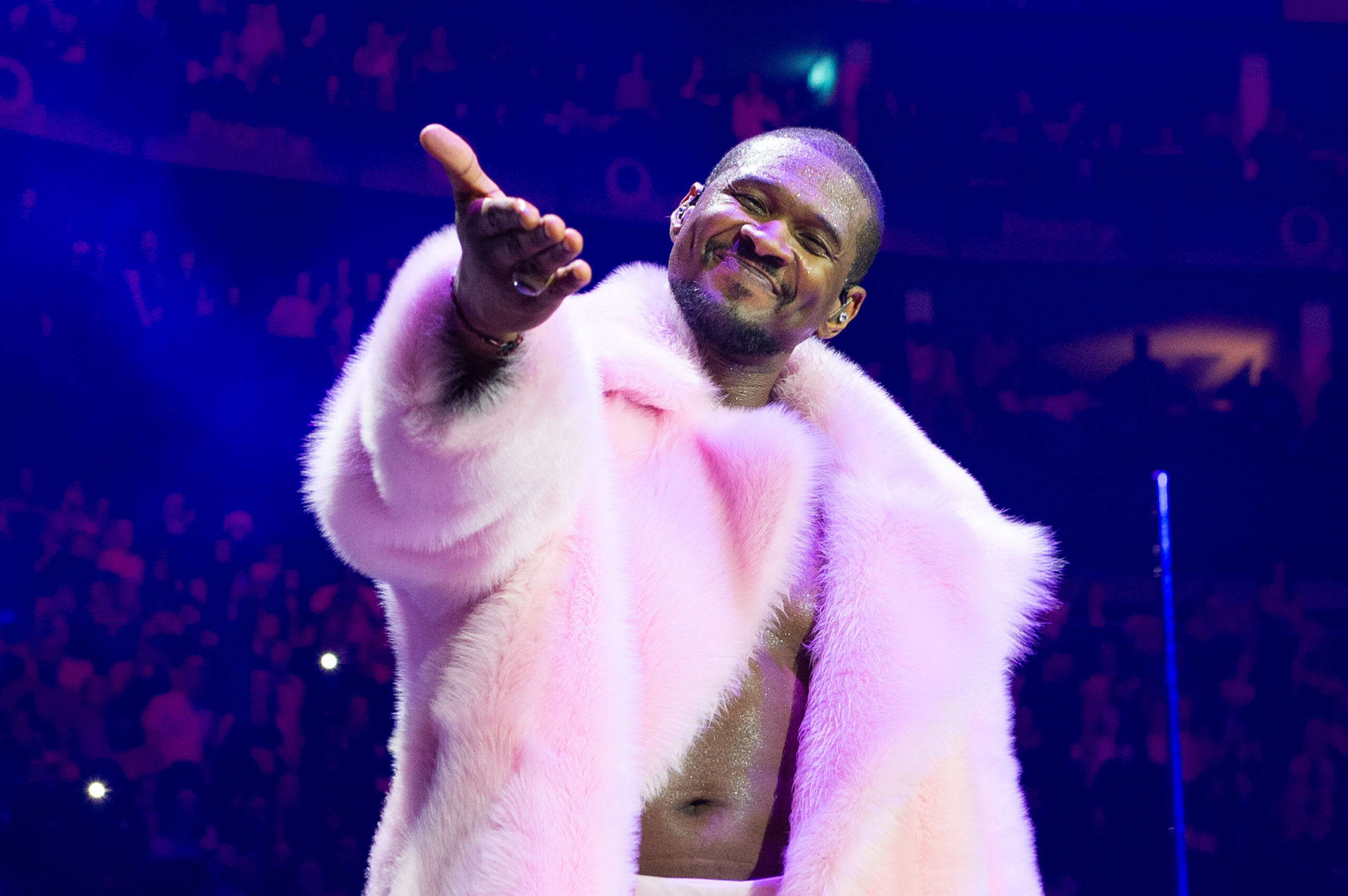 Usher Night 8: VIP Arrivals And Performance