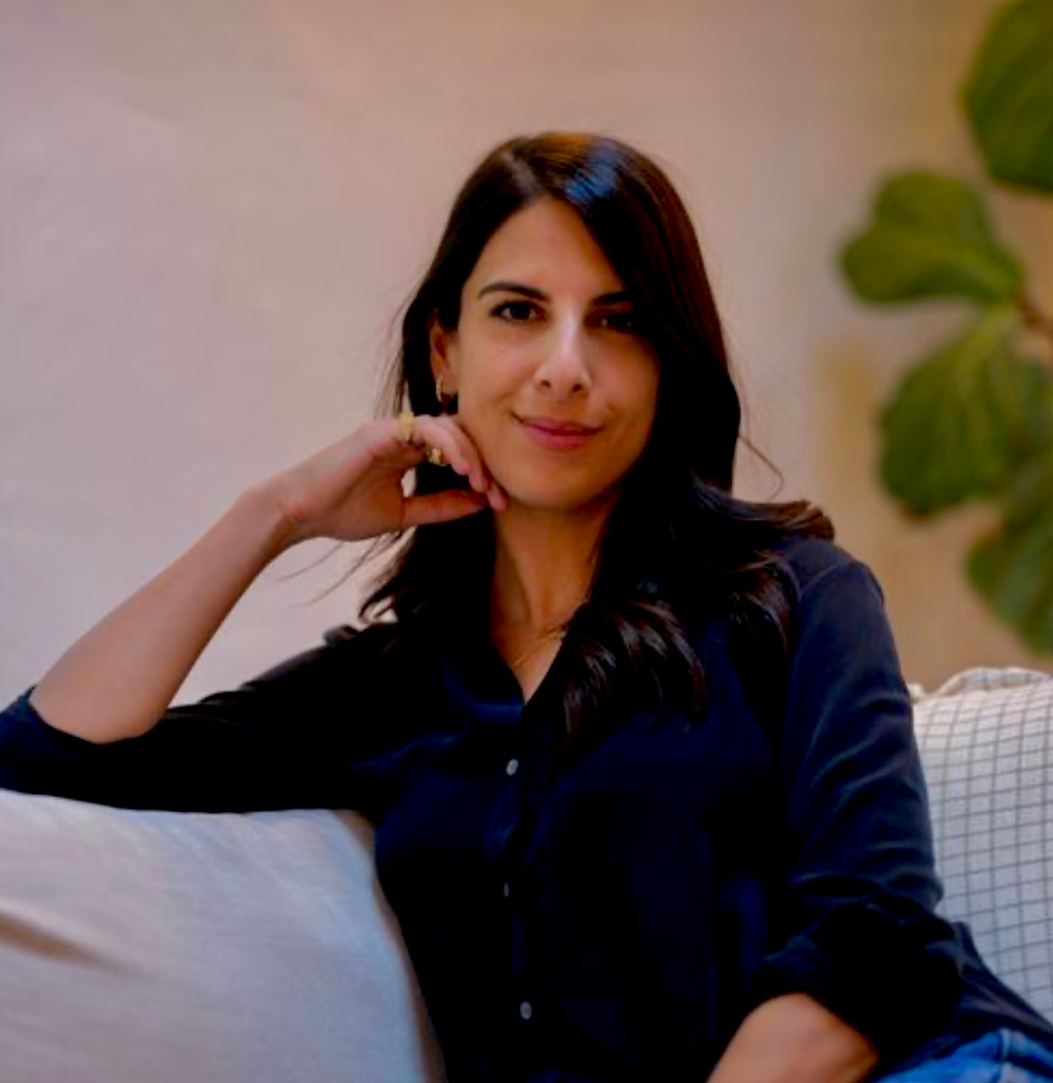 Nury.Shirin Headshot