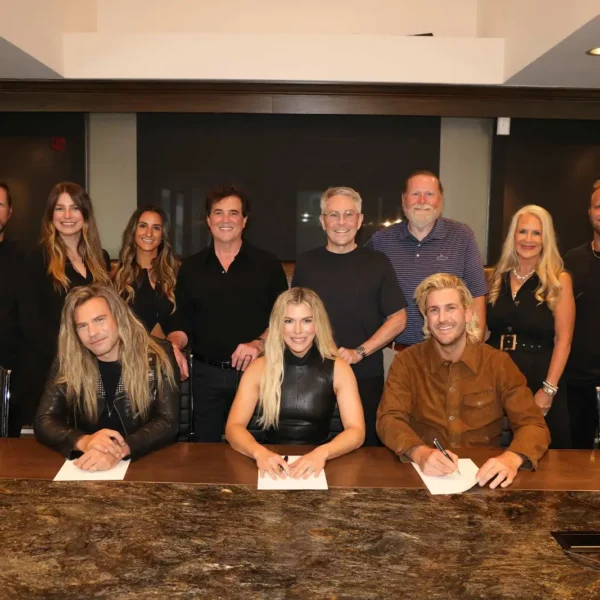 TheBandPerry P SigningPhoto 20250716 EGerlock BMLGowns BM2 2841 EditEGv2 FNL