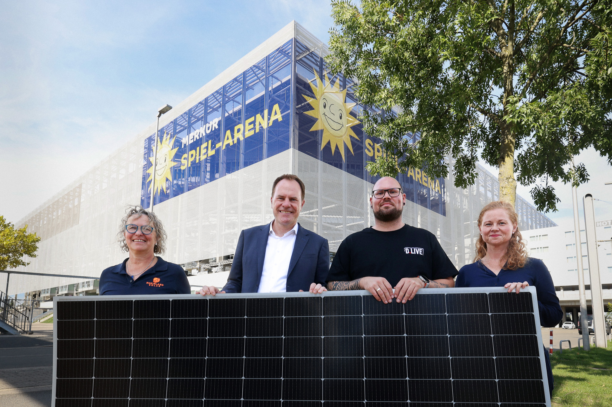 2025 09 24 MERKUR SPIEL ARENA gewinnt Energie aus Sonnenlicht copyrights Landeshauptstadt Duesseldorf David Young