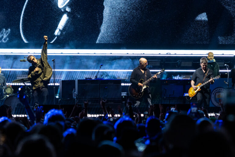 Oasis In Concert Chicago