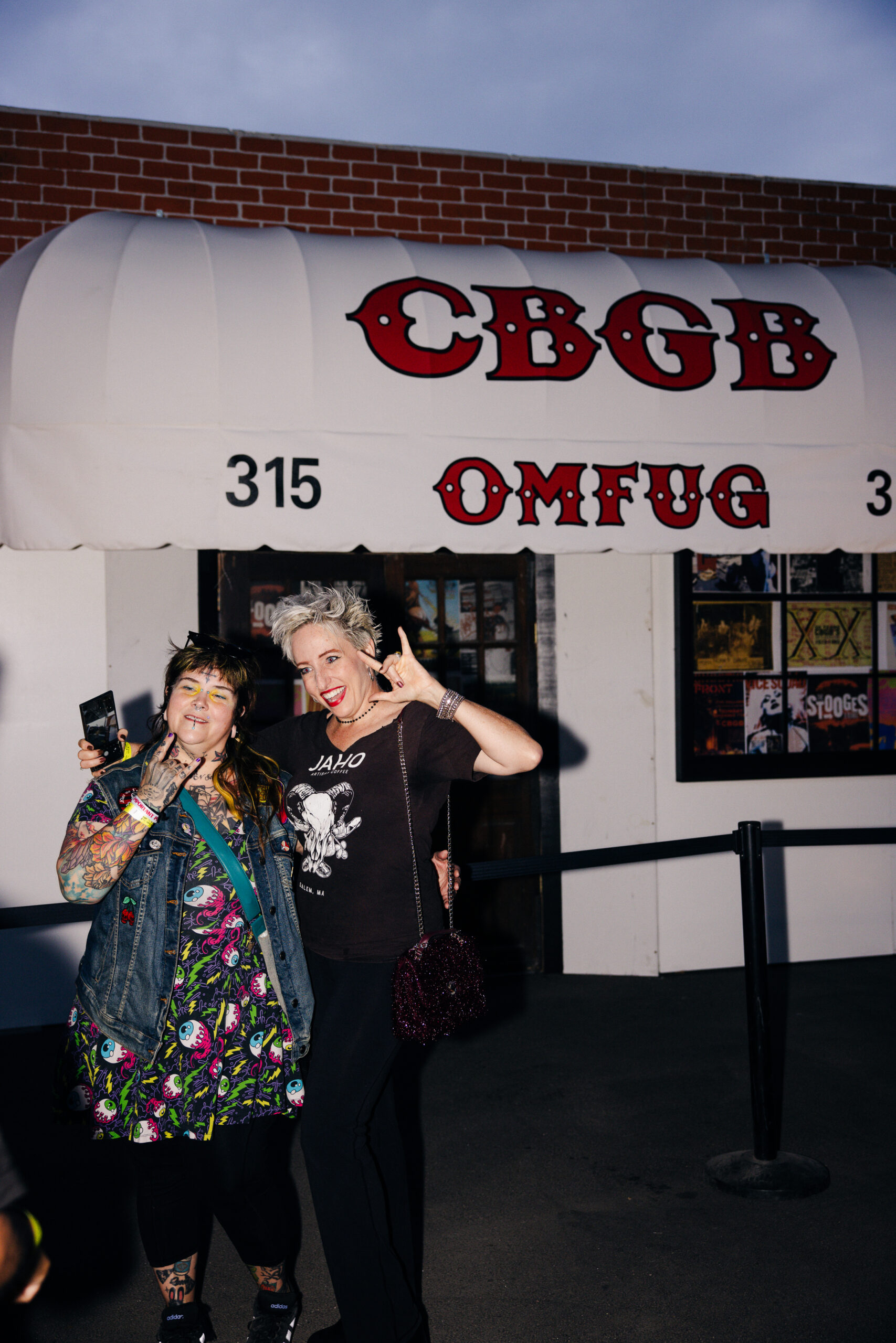 Night Fans by @maggielndnphoto 0006