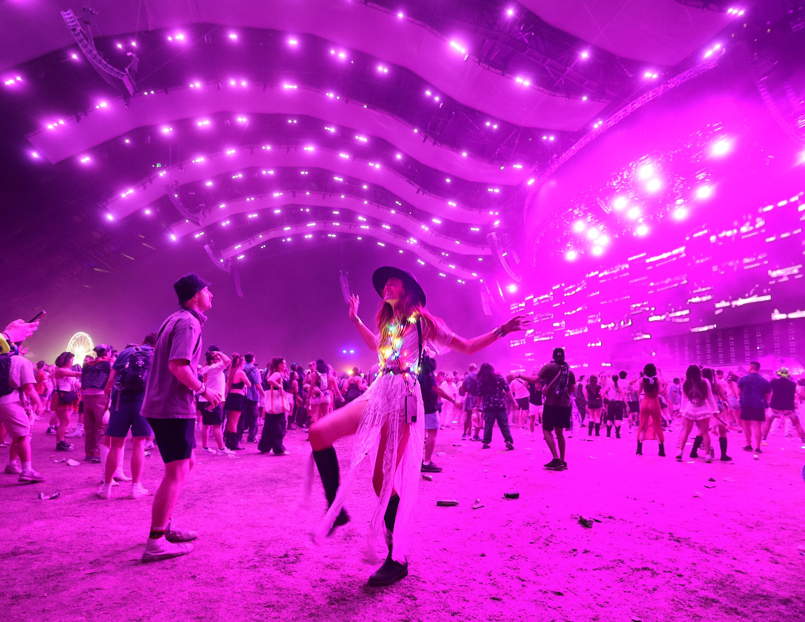 CoachellaSaharaGettyImages 2210510068