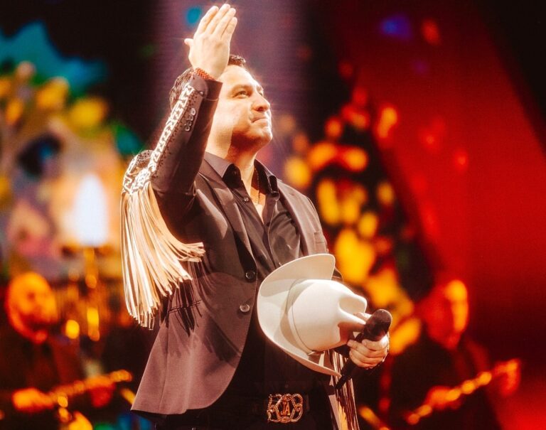 Julion Show Entrance