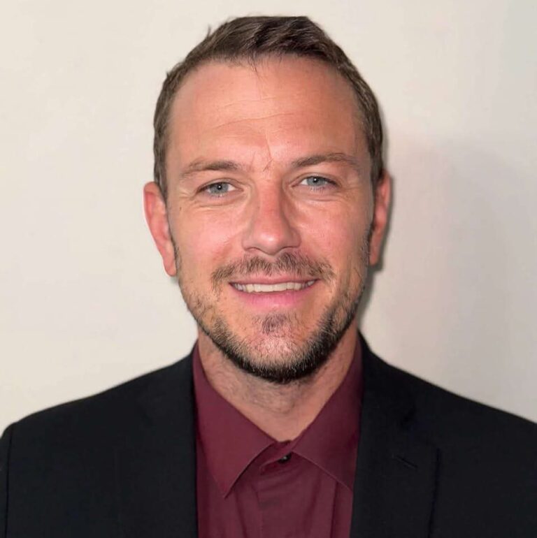 Robert Thomas Headshot