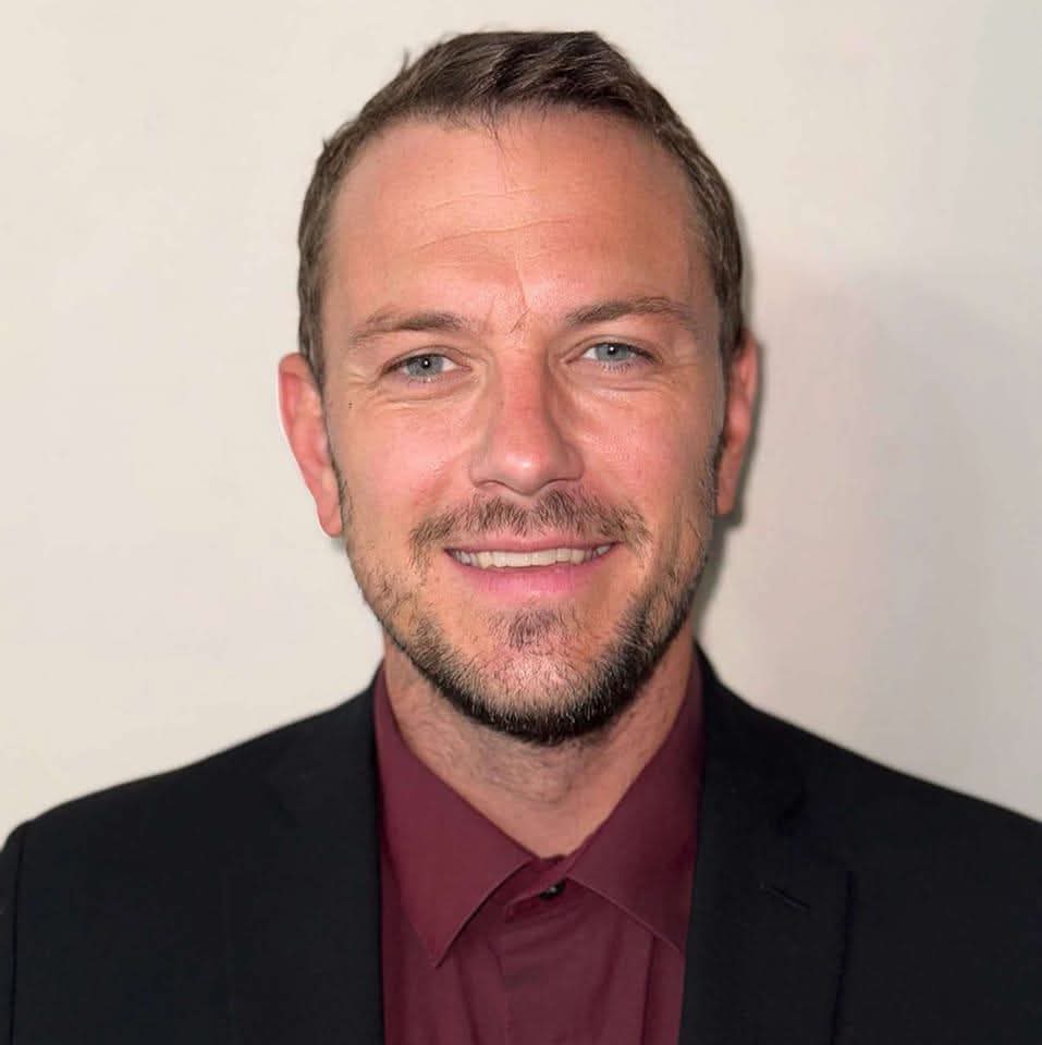 Robert Thomas Headshot