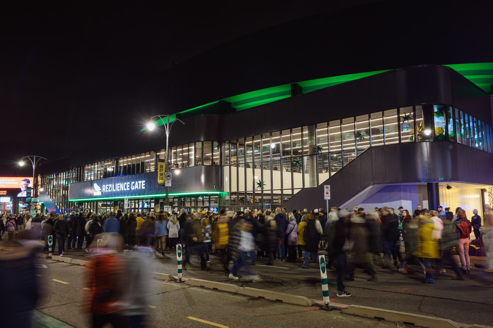 outsidePaul McCartney TDColiseum PhotoCred MikeHighfield