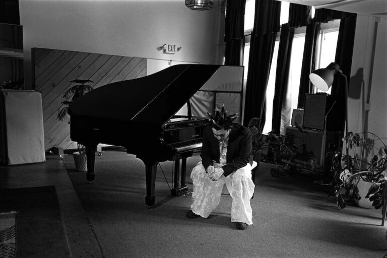 Alejandro Aranda Press Photo copy