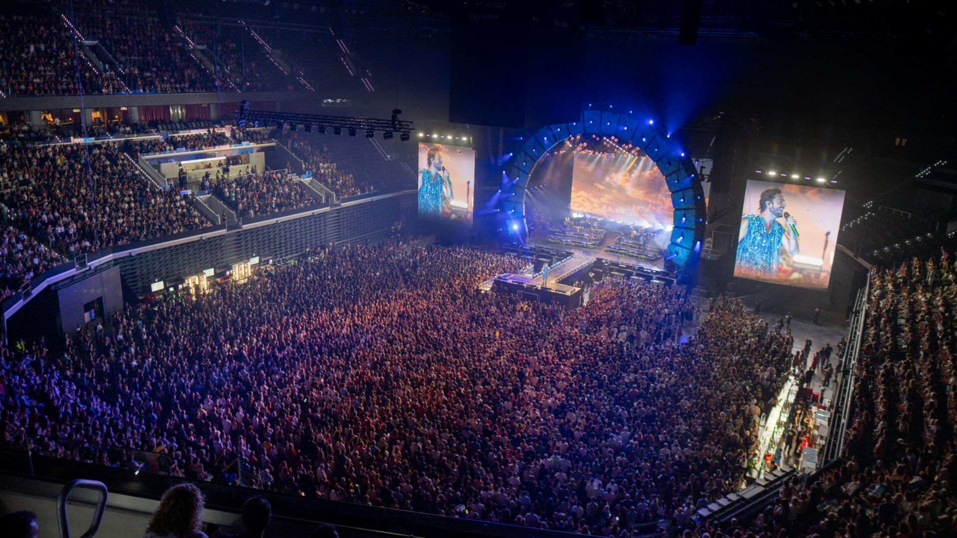 Manuel Carrasco's concert at Roig Arena