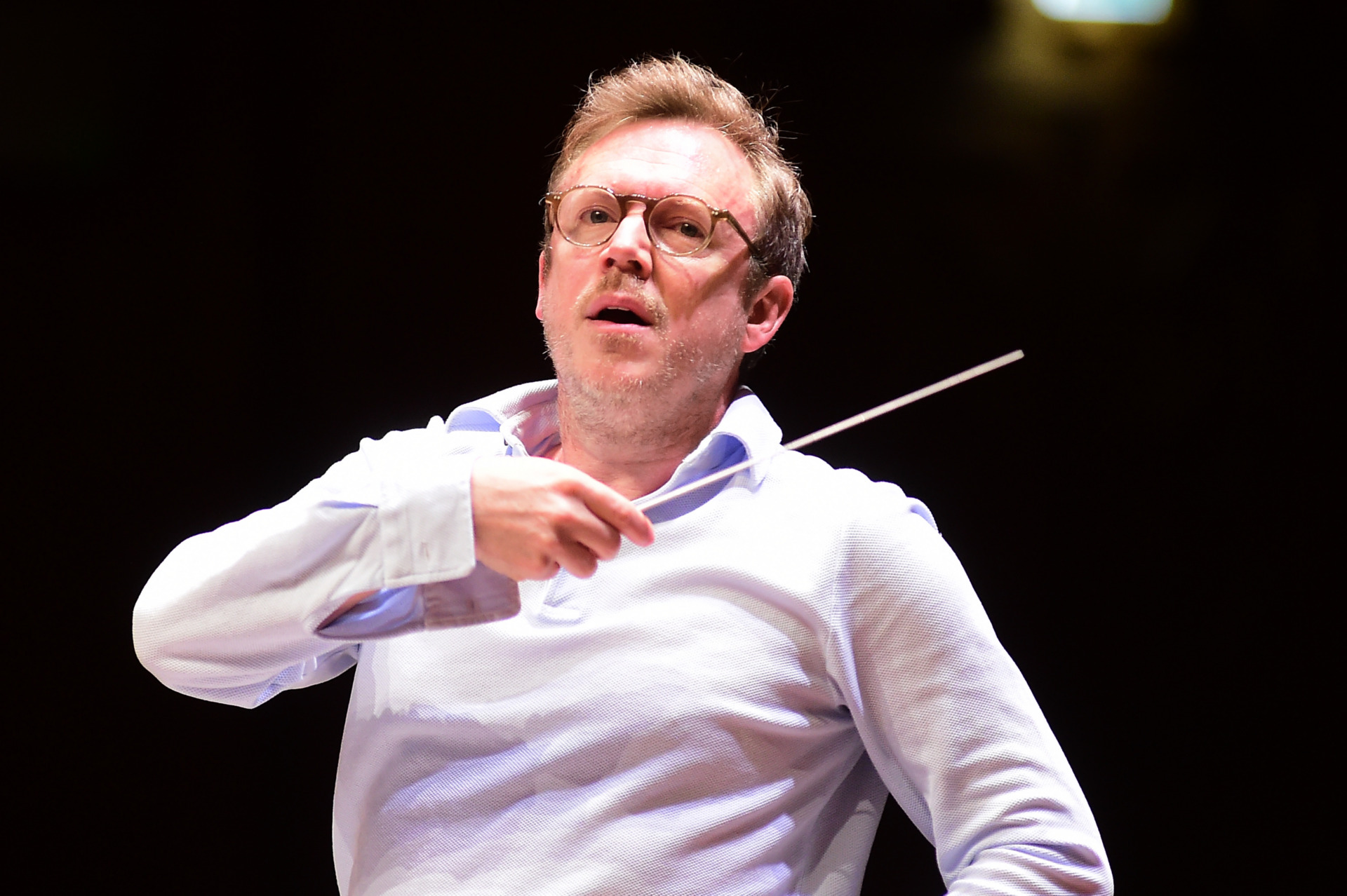 LA Phil Names Daniel Harding New Music Director