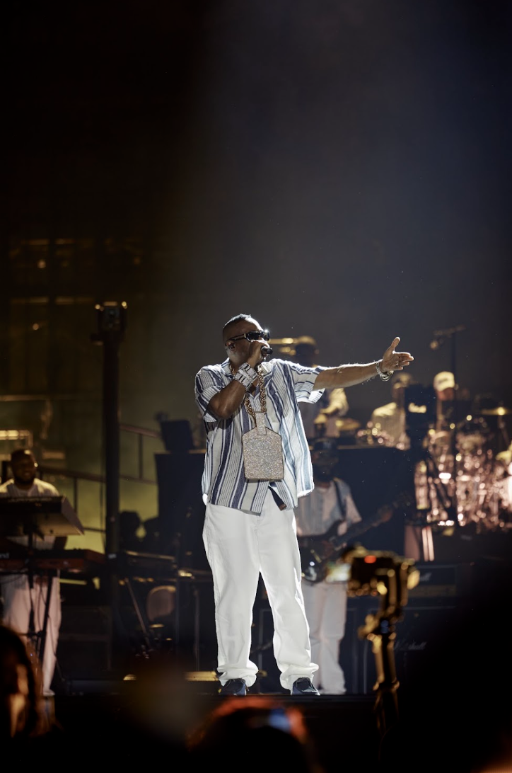 Slick Rick with diamond encrusted chain on stage (Courtesy of Roc Nation)