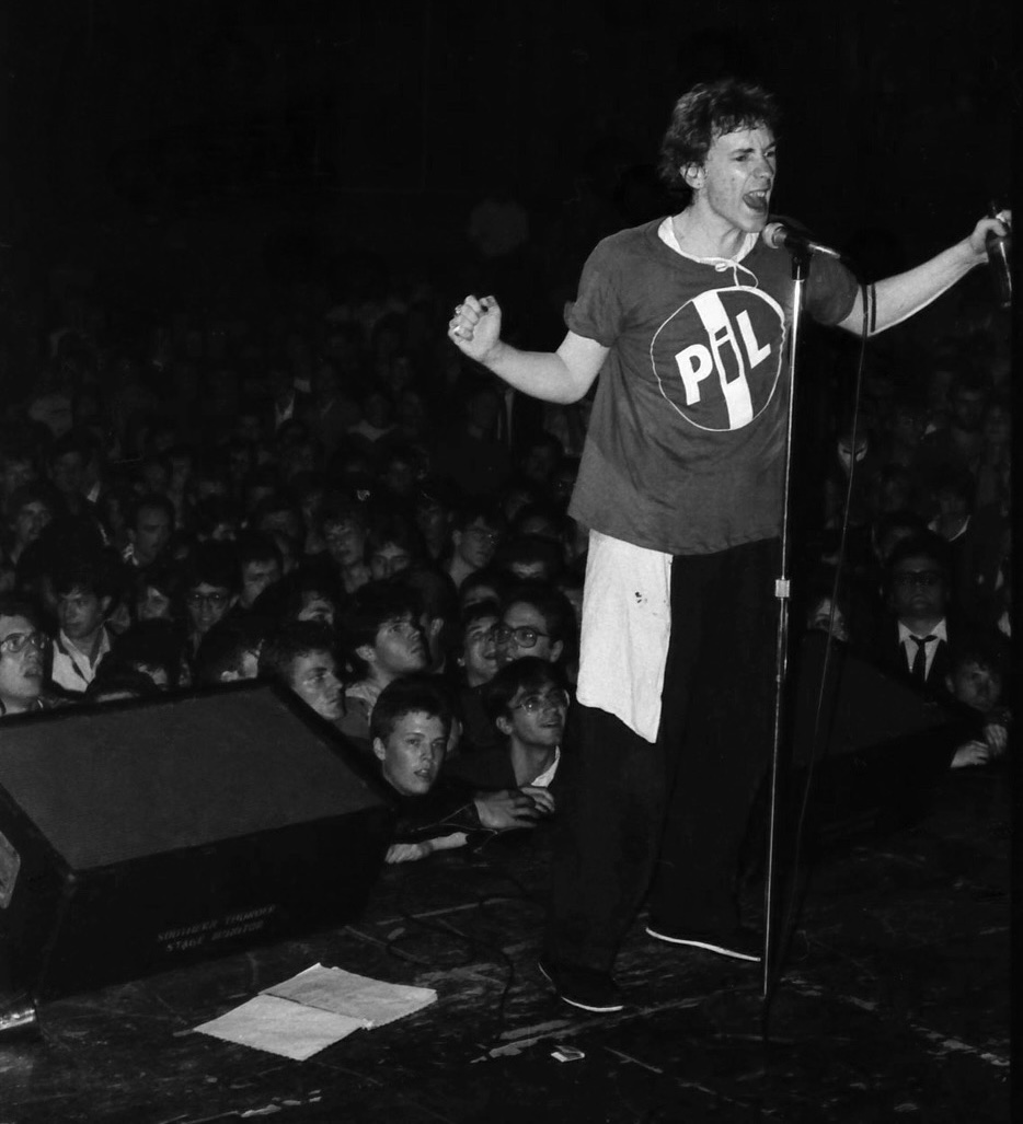 15MlpsJL7.Maureen Baker Archive