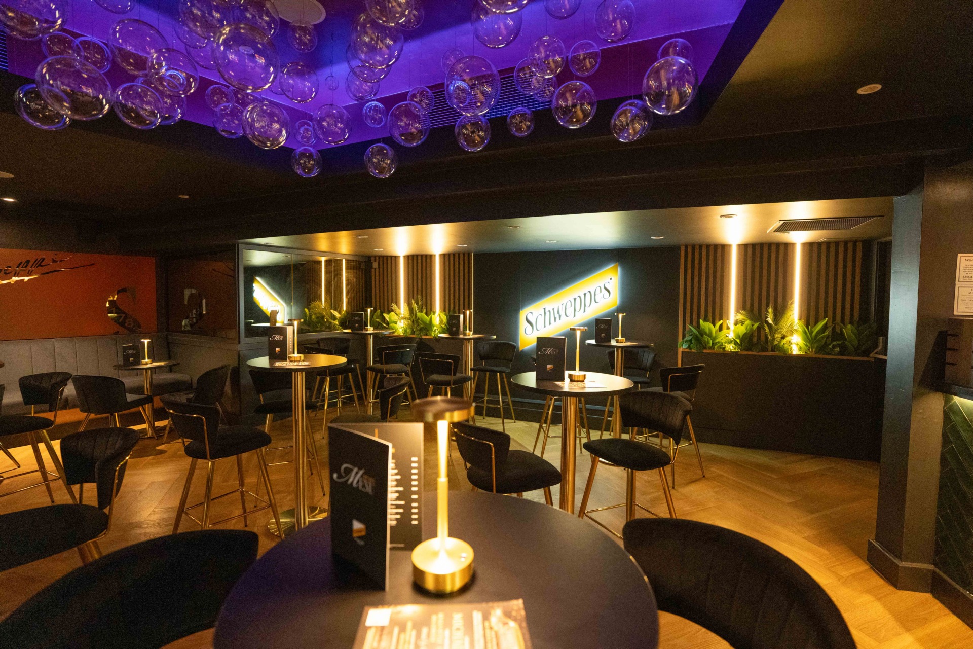 Schweppes Lounge 14