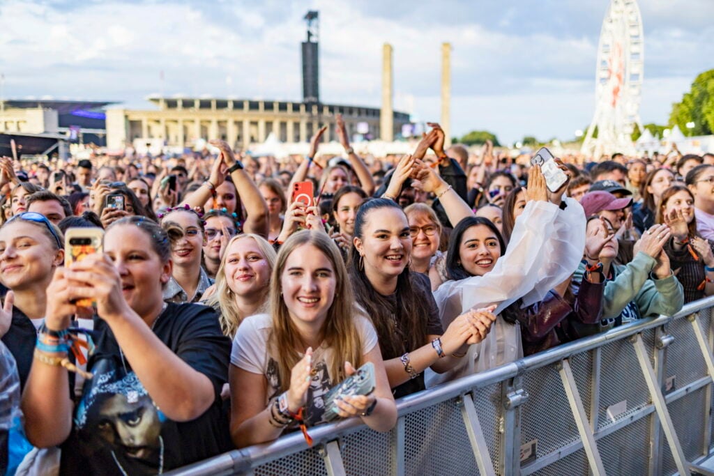 Robbie Williams, The Neighbourhood & Sombr To Headline Lollapalooza Berlin 2027