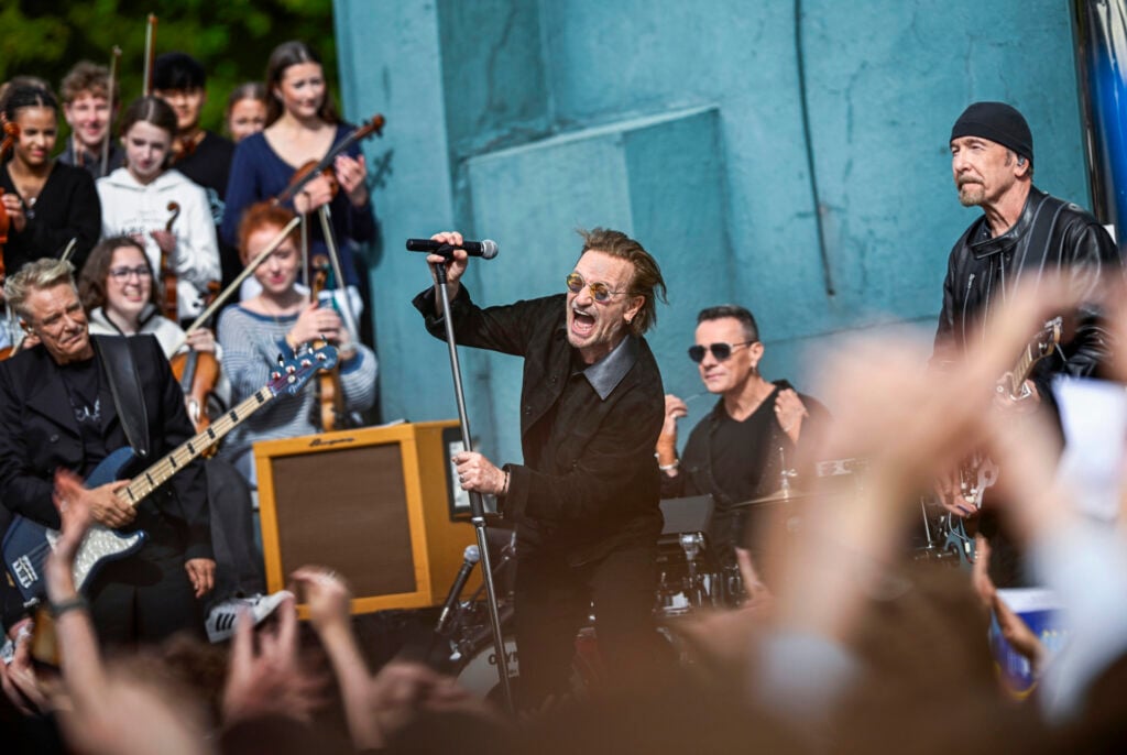 U2 To Play NFL’s First-Ever Thanksgiving Eve Halftime Show
